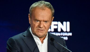 Donald Tusk uderza w prezesa PiS. "Podpalacz z Żoliborza" - Onet