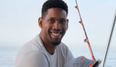 Tak się ubrał w podróż do Polski. Ludzie dziwnie patrzyli na niego w samolocie