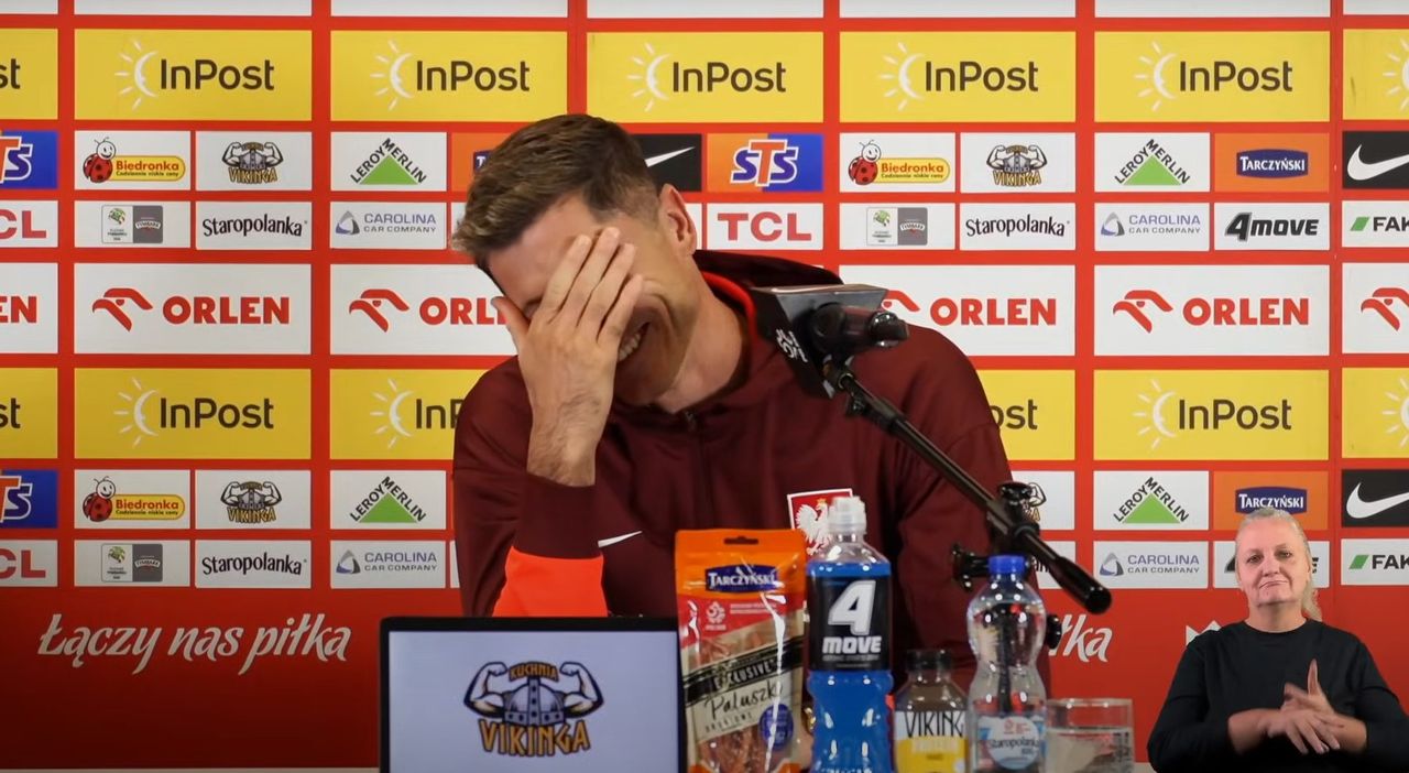 Kuriozalne pytanie na konferencji. "Lewy" nie mógł powstrzymać śmiechu