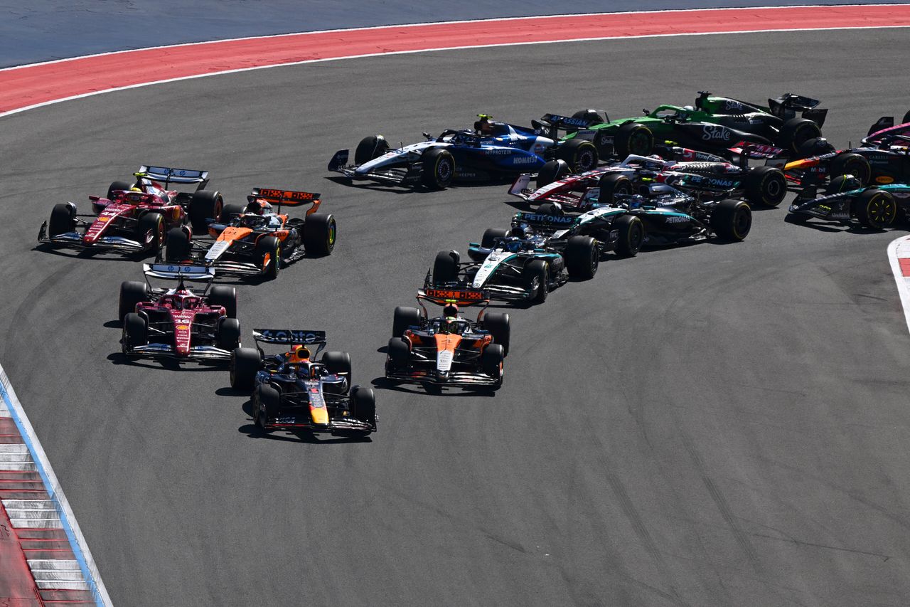 Verstappen poza zasięgiem rywali w F1. Ferrari zaskoczyło strategią