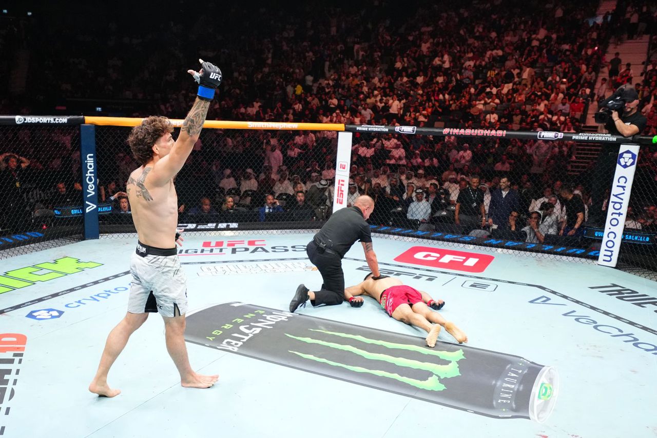 Padł jak rażony piorunem. Przerażający nokaut na gali UFC. Jest nagranie