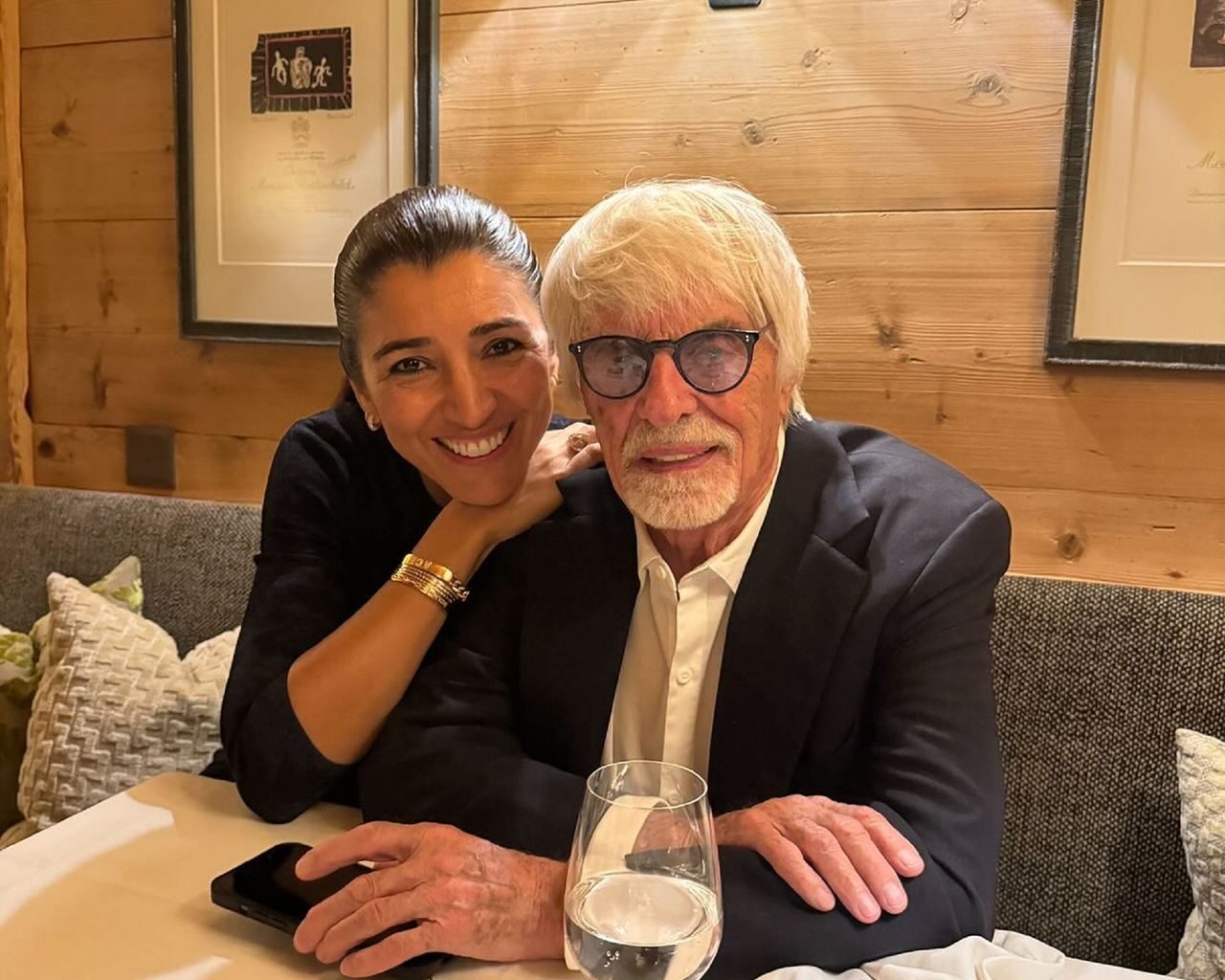 On ma 95 lat, ona 49. Razem wychowują 5-letniego syna