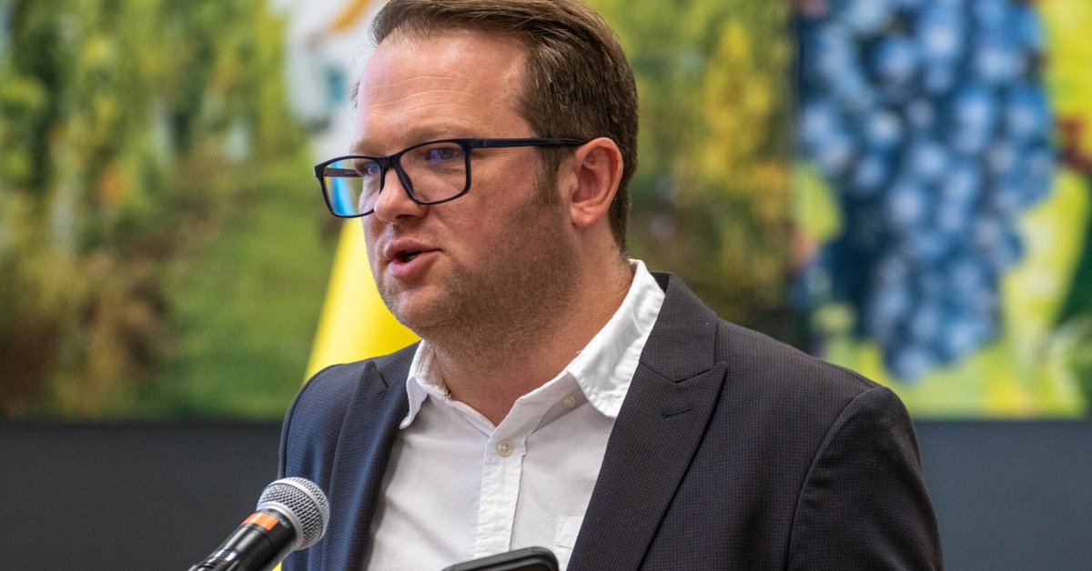 Przepychanka przed kamerami TV Republika. Trwa kłótnia o krzyż