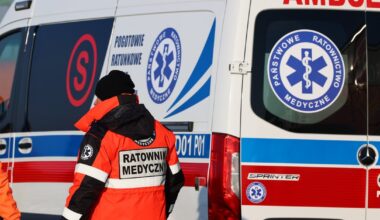 Na chodniku leżała nieprzytomna kobieta. Tuż obok była trójka jej małych dzieci - Onet