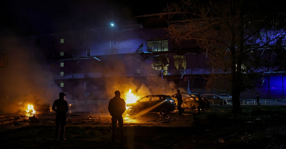 Atak Rosjan na obiekty energetyczne. Wybuchy słychać w Kijowie - Onet