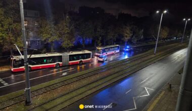 Nocne autobusy zablokowały drogę pijanemu kierowcy. "Obywatelskie zatrzymanie"