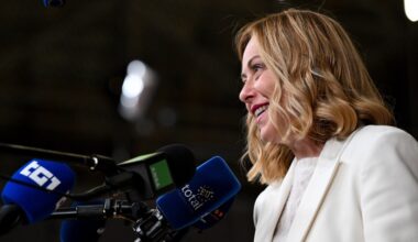 Meloni sięga po pieniądze banków i ubezpieczycieli