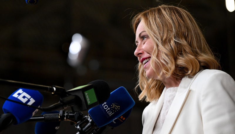 Meloni sięga po pieniądze banków i ubezpieczycieli