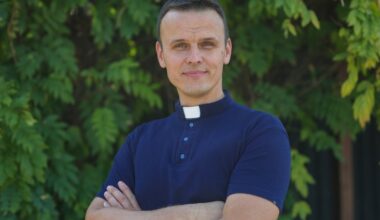 Założył konto na platformie 18+. "Żaden ksiądz tego nie zrobił"