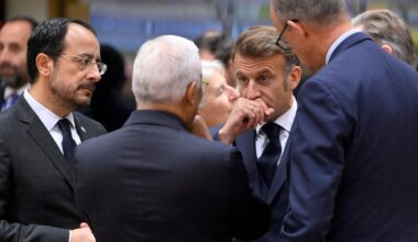 Prezydent Cypru Nikos Christodoulides, przewodniczący Rady Europejskiej Antonio Costa, prezydent Francji Emmanuel Macron i kanclerz Niemiec Friedrich Merz po przybyciu na posiedzenie Rady Europejskiej. Bruksela, 23 października 2025 r.