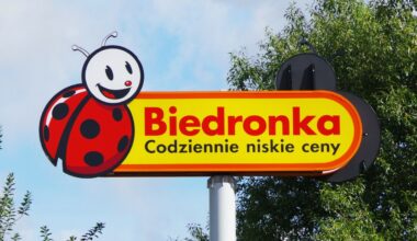 W Biedronce powariowali. W czwartek i piątek klienci będą wynosić pełne koszyki, ale są limity