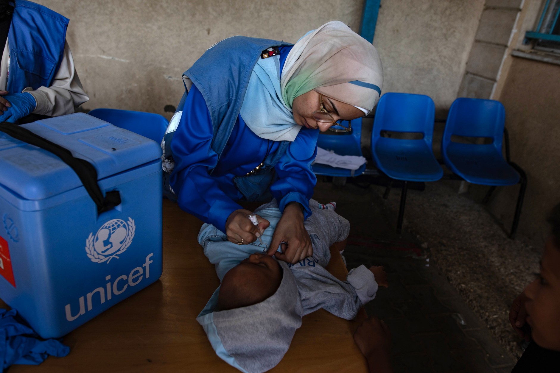 Szczepienie dzieci na polio w Strefie Gazy w październiku 2024 r.