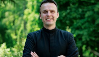 "Ksiądz z osiedla" otwiera klub w miejscu, gdzie była agencja towarzyska