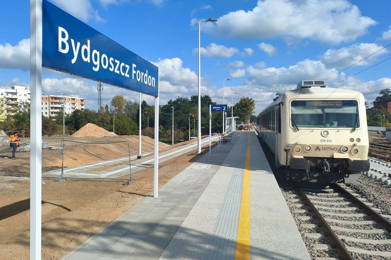 Nowy peron na przystanku Bydgoszcz Fordon ułatwia podróż koleją