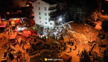 Trzęsienie ziemi w Turcji. Służby ratownicze pracują na miejscu katastrofy