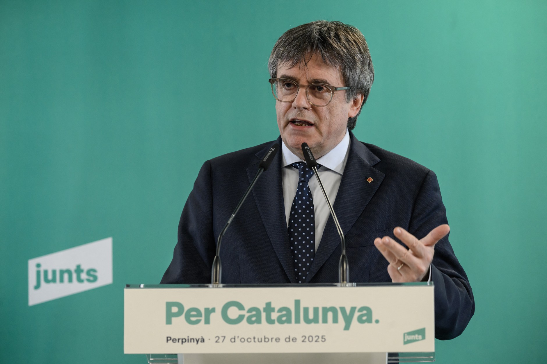 Konferencja Carlesa Puigdemonta, lidera partii Junts. Perpignan, 27 października 2025 r.