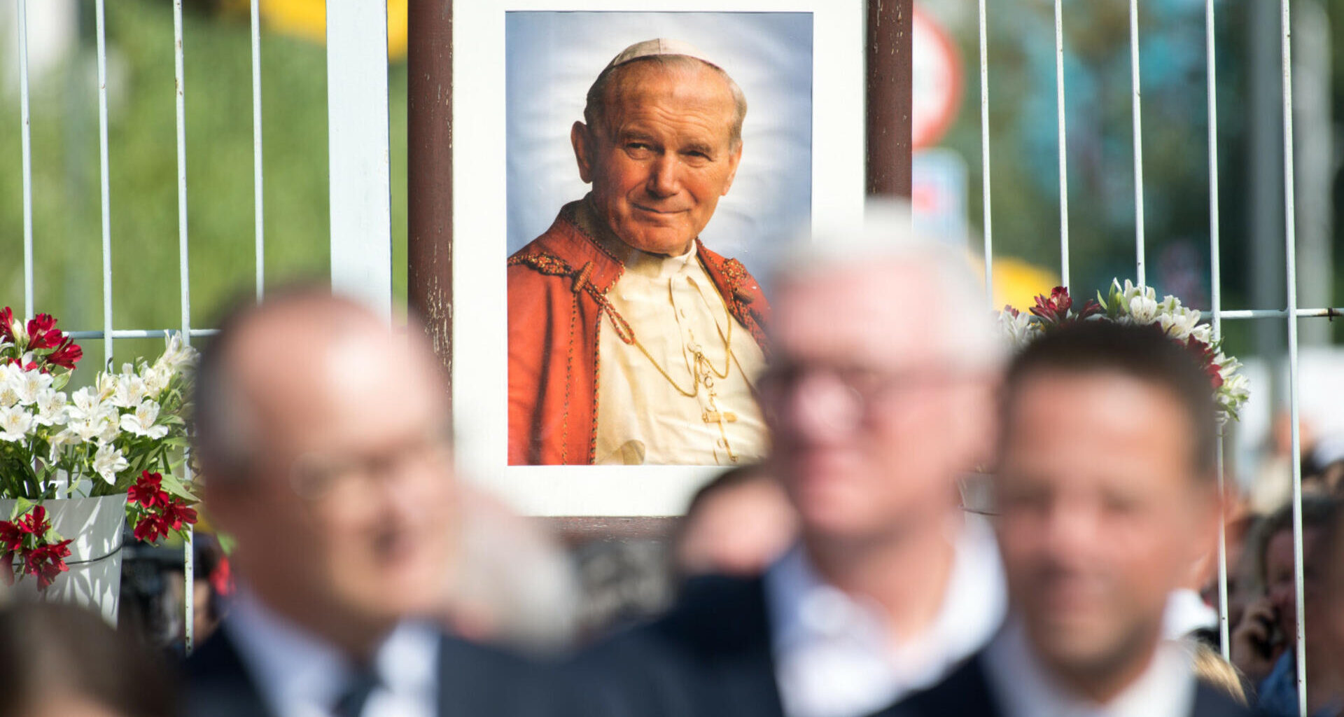 Ciemna strona pontyfikatu Jana Pawła II. "Zobaczyłem ludzi, dla których to nie jest takie 'cacy'"