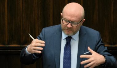 Migrantów mniej czy więcej? Duszczyk oskarża mnie o manipulację. Wszystko się profesorowi pomyliło - OKO.press