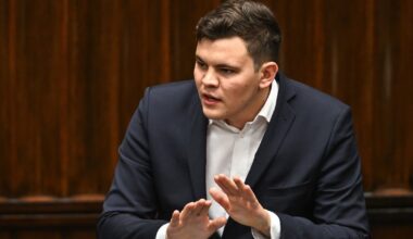 Wyrzucony poseł wrócił do Polski 2050. "Bez głosu sprzeciwu"