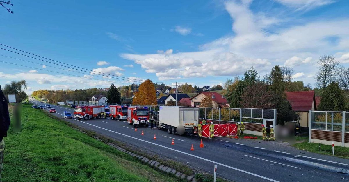 Tragiczny wypadek w powiecie wielickim. Na DK94 lądował LPR. Jedna osoba nie żyje - Onet