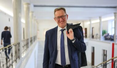 Robert Telus podczas spotkania z protestującymi rolnikami w Szczecinie (2023 r.)