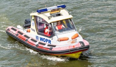 Wypadek nad jeziorem. Awionetka wpadła do wody - Onet