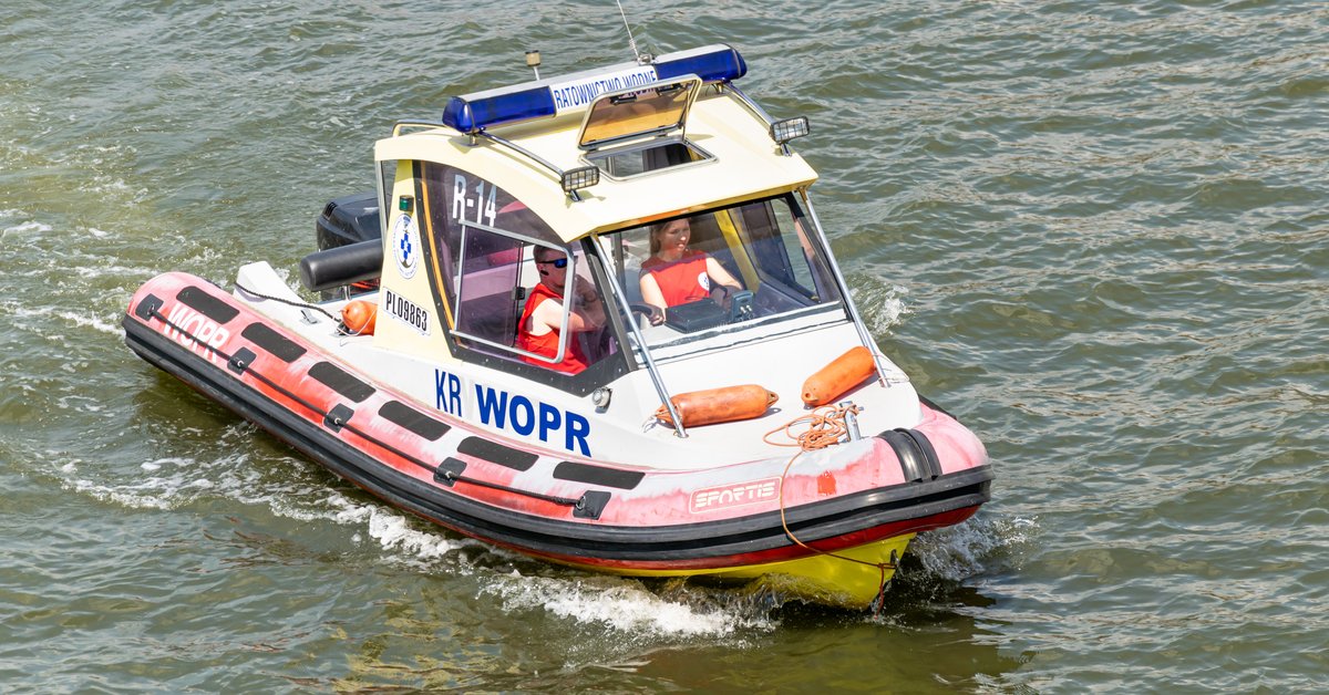 Wypadek nad jeziorem. Awionetka wpadła do wody - Onet