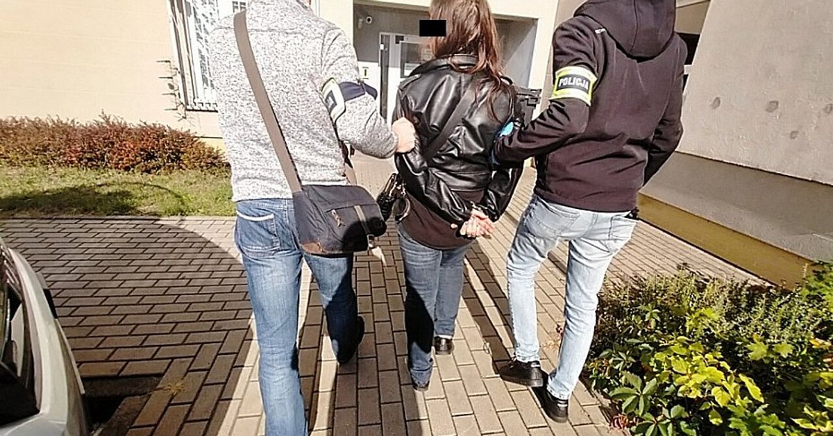 Policyjny nalot w Warszawie: sześć osób zatrzymanych, zabezpieczono broń i narkotyki