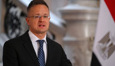 "Przygotowują się do wojny". Węgry grzmią po decyzji Komisji Europejskiej