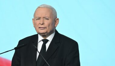 Jarosław Kaczyński o aferze z działką pod CPK. "Oszukańcza propaganda" - Onet