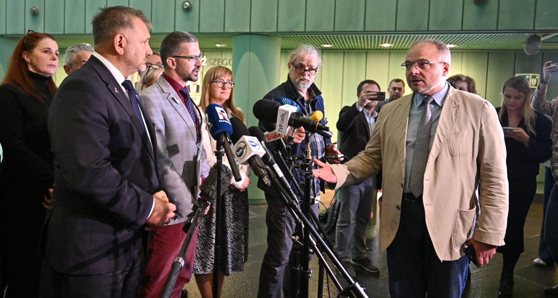 Konferencja prasowa ministra Żurka nagle przerwana. "Na jakich zasadach pan tu wtargnął?"