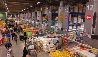 Hala handlowa w Poznaniu otwarta po modernizacji. To najstarszy obiekt firmy w Polsce