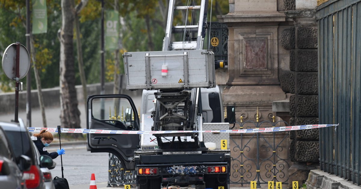 Zuchwała kradzież w Luwrze. Zatrzymano kolejnych pięciu podejrzanych