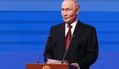 Deklaracja państw G7 w sprawie rosyjskiej ropy. "Weźmiemy na cel"