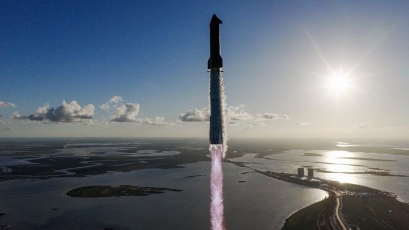 Starship w trakcie jedenastego lotu testowego.