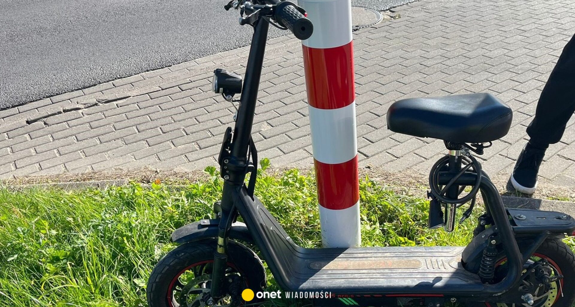 Wypadek w Koszalinie. Seniorka na hulajnodze uderzyła w ciężarówkę