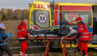 Wyłonił się z mroku jak duch. "W najnowszej stylizacji"