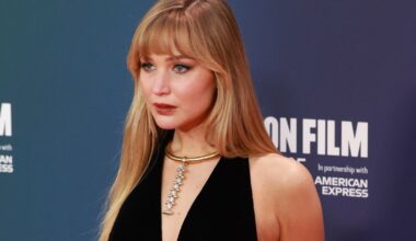 Wszyscy patrzyli na Jennifer Lawrence. Uwagę skradł jej dekolt [GALERIA]