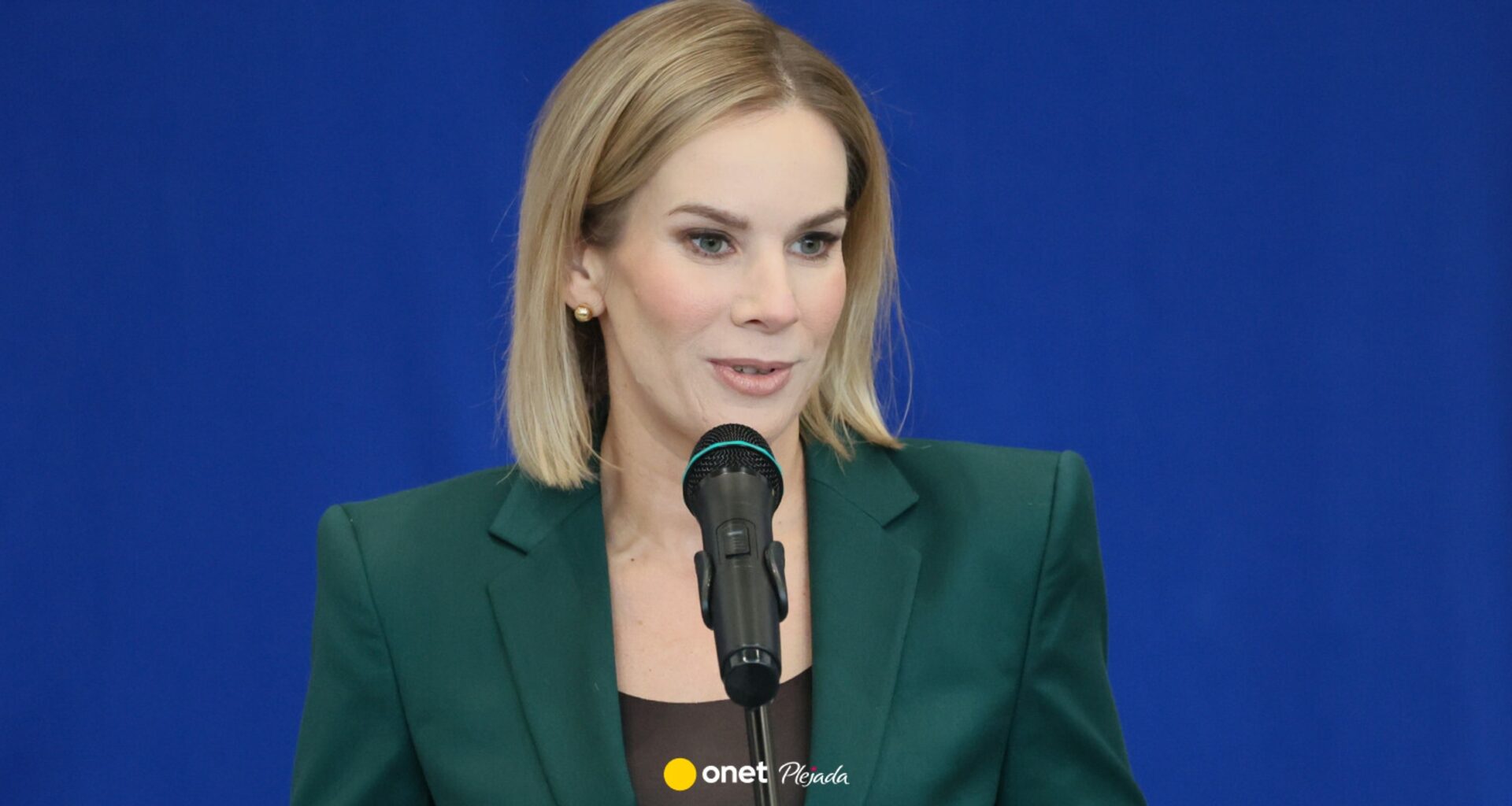 Marta Nawrocka w niemal takiej samej stylizacji. Ekspertka: wyraźny sygnał