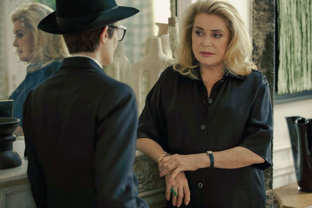 Chiara Mastroianni i Catherine Deneuve w komedii "Marcello Mio". Premiera kinowa w 100. rocznicę urodzin Marcello Mastroianniego