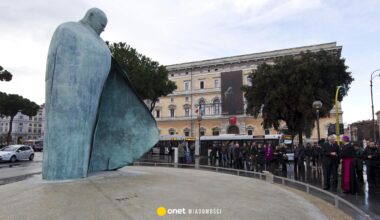 Pomnik Jana Pawła II w Rzymie zdewastowany. Obraźliwy napis na monumencie