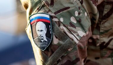 Fala dezercji wśród Rosjan. Nie chcą ginąć za Putina. Pewien dowódca skonfiskował żołnierzom karty płatnicze, żeby nie uciekli