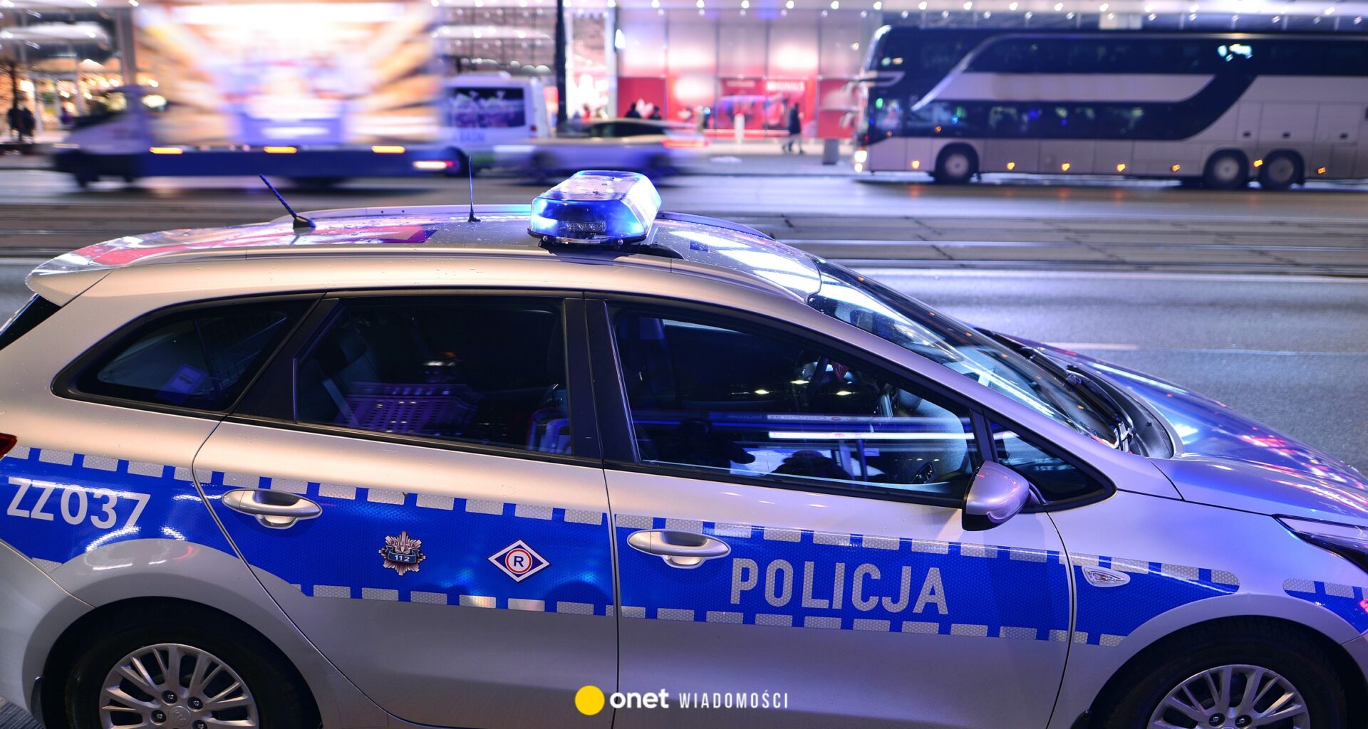 28-latek pogryzł policyjny radiowóz. Został wydalony z Polski