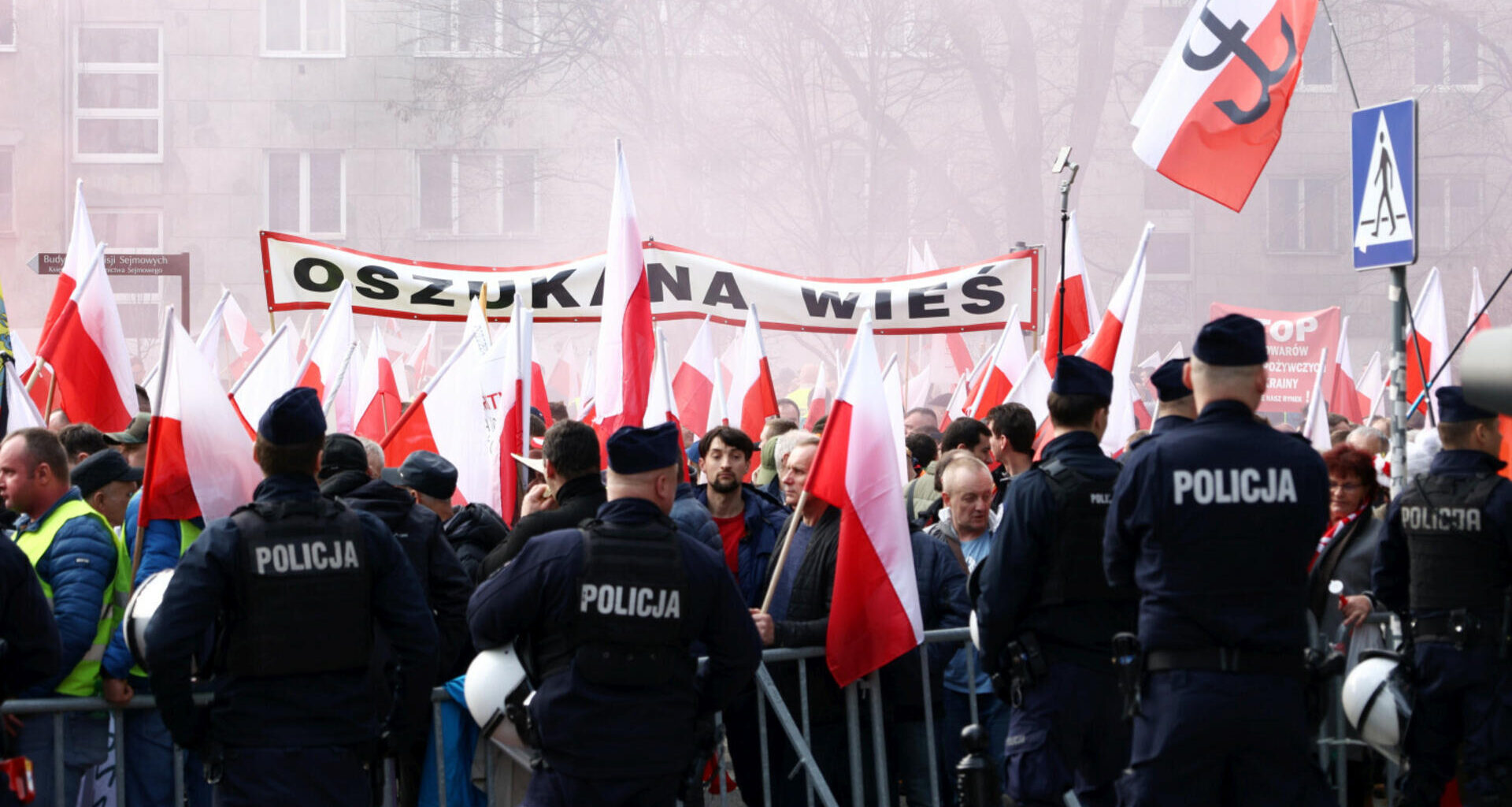 PiS próbuje zrobić antyrządowy wiec. "Wieś w tym momencie płonie"