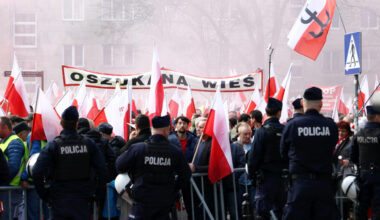 PiS próbuje zrobić antyrządowy wiec. "Wieś w tym momencie płonie"