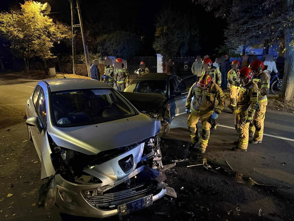 Wypadek z udziałem dwóch samochodów w Poznaniu