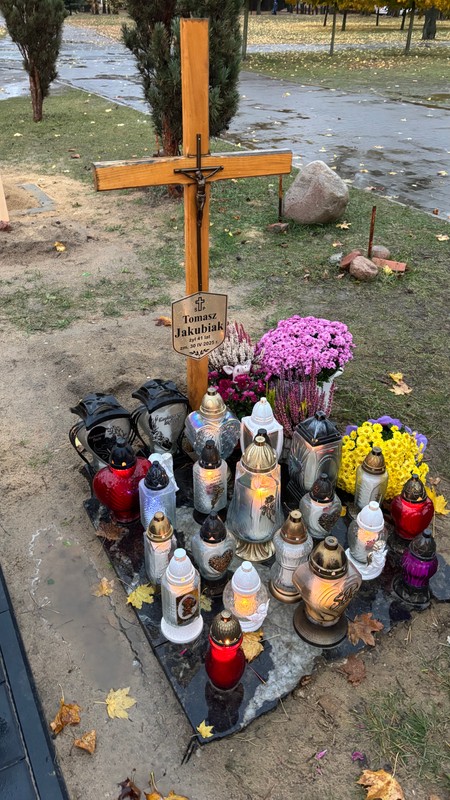 Grób Tomasza Jakubiaka na Cmentarzu Komunalnym Północnym w Warszawie 