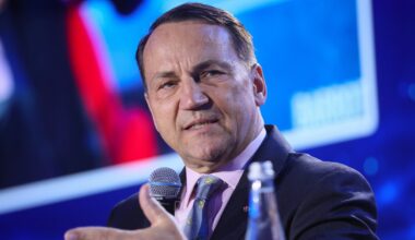Radosław Sikorski w "New York Timesie". "Oto jak negocjować z Putinem"