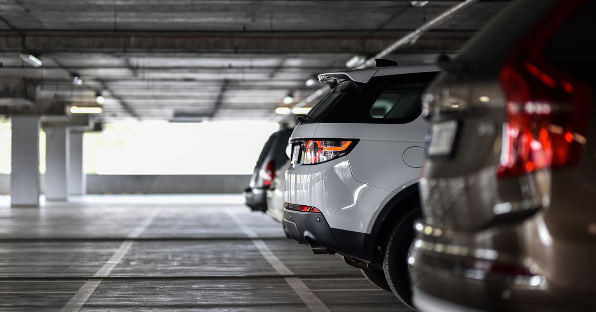 Miejsce parkingowe na wagę złota. Kosztuje nawet 60 tys. zł, ale bez niego nie kupimy mieszkania