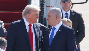 Donald Trump i Binjamin Netanjahu na lotnisku w Tel Awiwie
